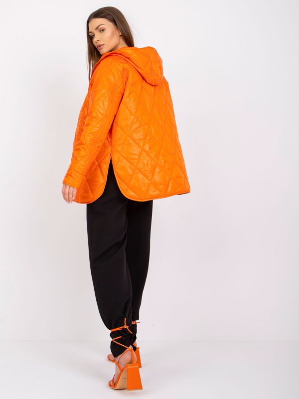 Pomarańczowa pikowana kurtka damska z kapturem Eleanor RUE PARIS