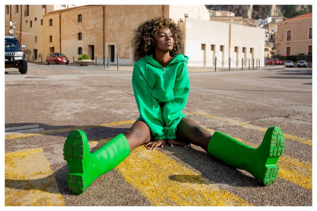 zielony komplet damski Rue Paris ze spódnicą i bluzą