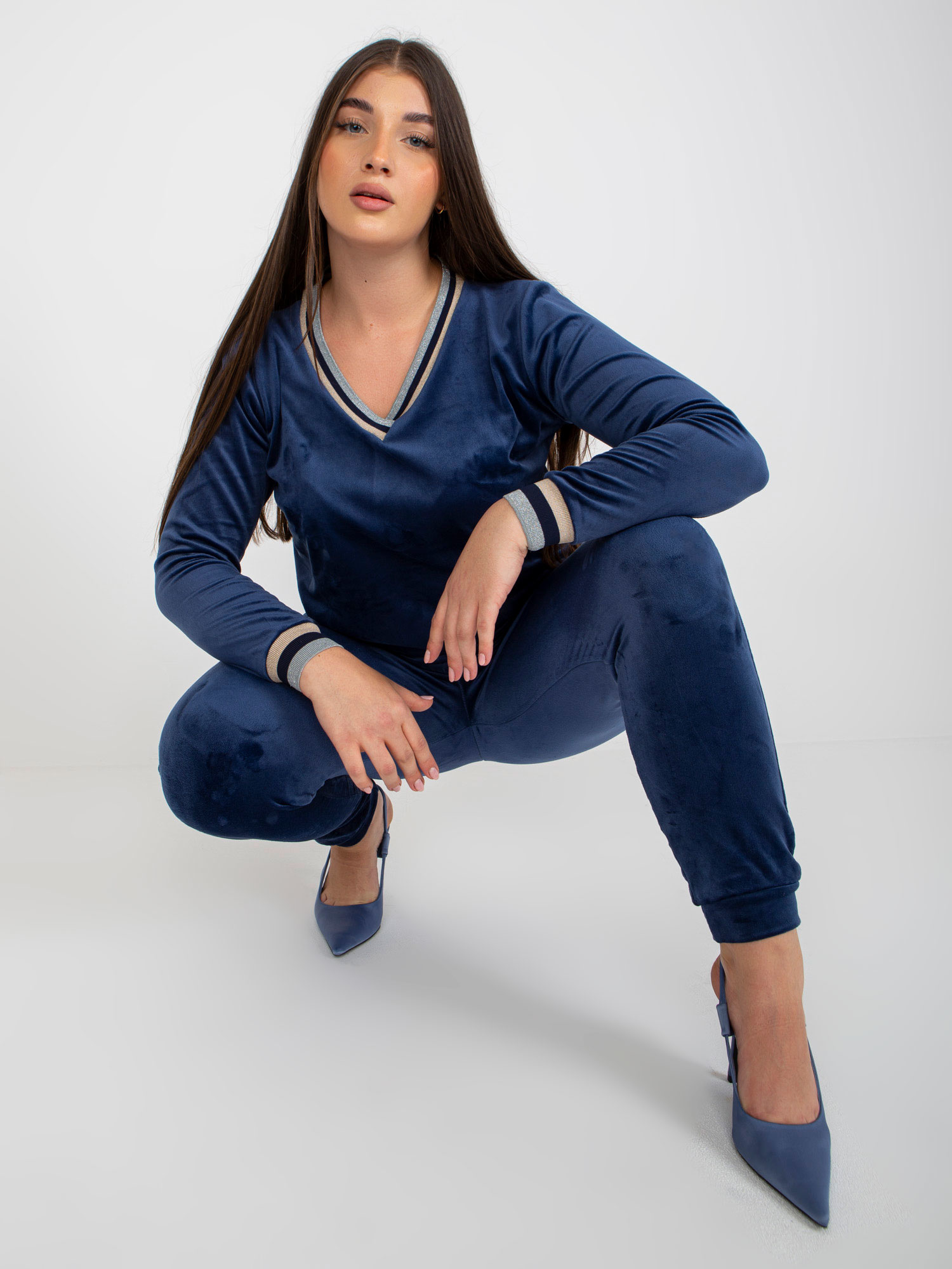 Ciemnoniebieski welurowy komplet plus size ze spodniami Esti RUE PARIS Ciemnoniebieski welurowy komplet plus size ze spodniami Esti RUE PARIS