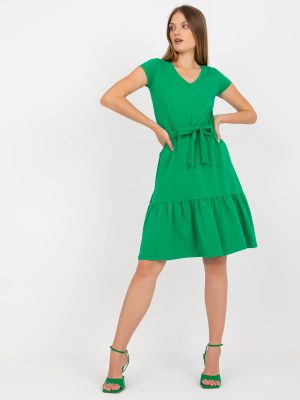 Zielona sukienka basic z falbaną RUE PARIS